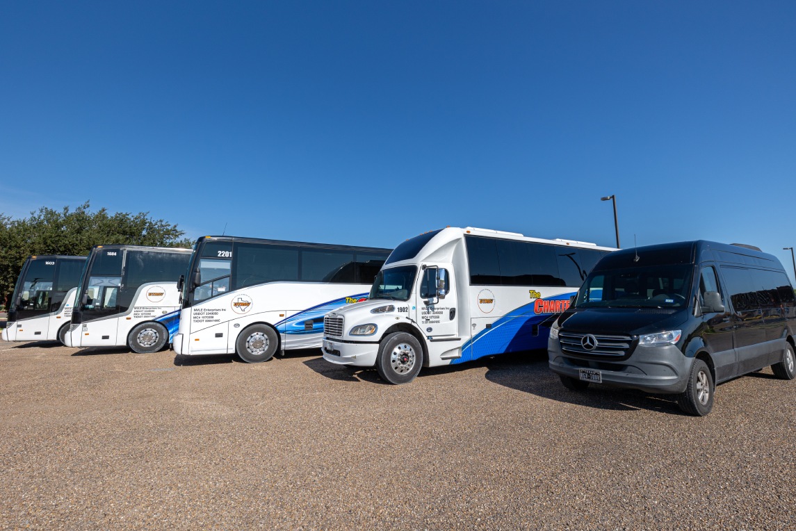 Discover the ultimate group travel guide! Compare sprinter vans vs. minibuses to find the ideal vehicle for comfort, and cost-effectiveness.
